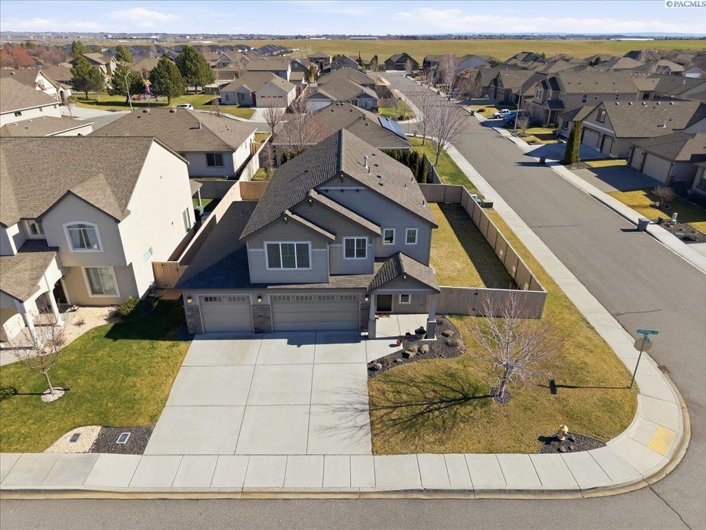 Photo of 2362 Copperhill St, Richland, WA 99354 (MLS # 290908)