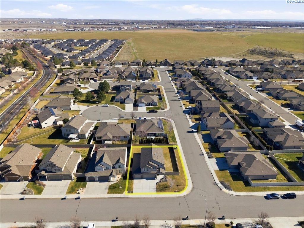 Photo of 2362 Copperhill St, Richland, WA 99354 (MLS # 290908)