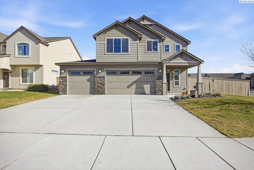 Photo of 2362 Copperhill St, Richland, WA 99354 (MLS # 290908)