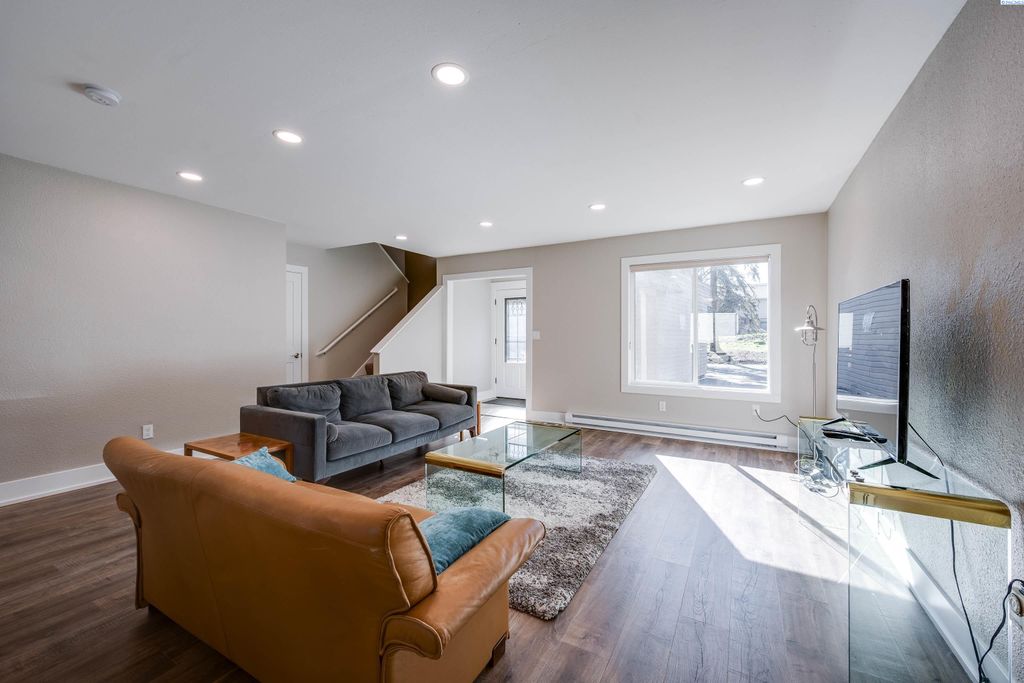 Photo of 600 SW Crestview St #19, Pullman, WA 99163 (MLS # 290919)