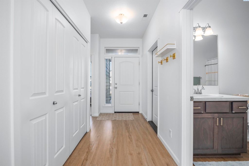 Photo of 8602 Ashen Drive, Pasco, WA 99301 (MLS # 290813)