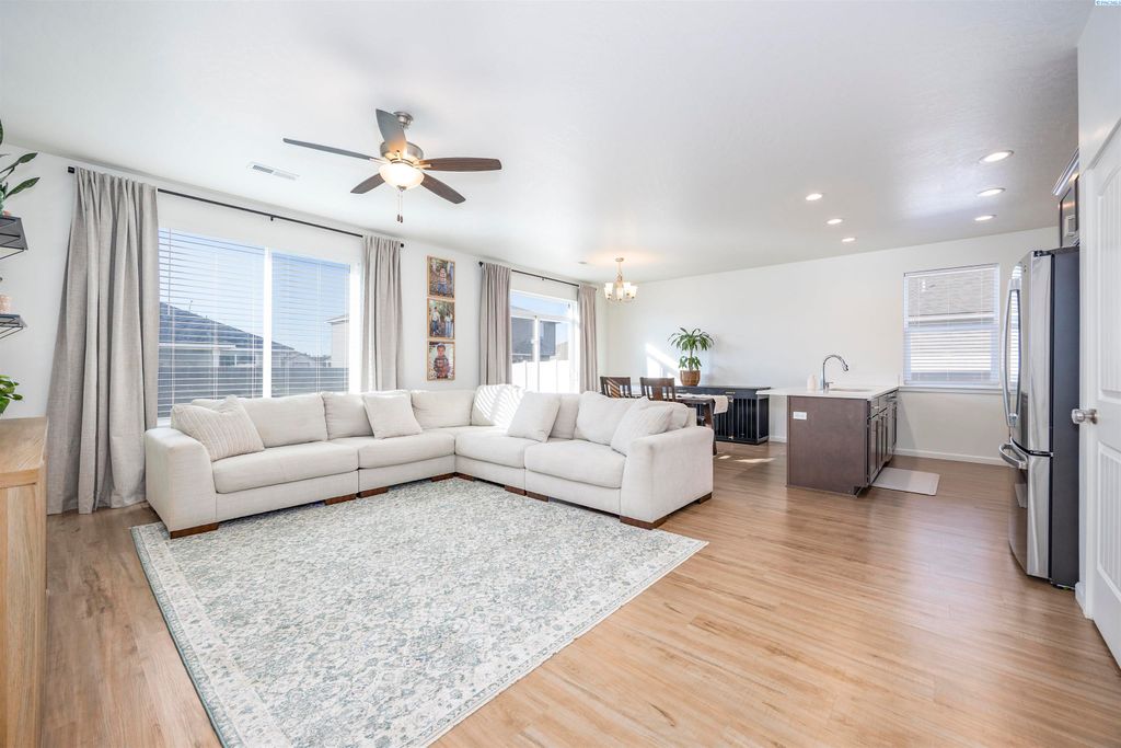 Photo of 8602 Ashen Drive, Pasco, WA 99301 (MLS # 290813)