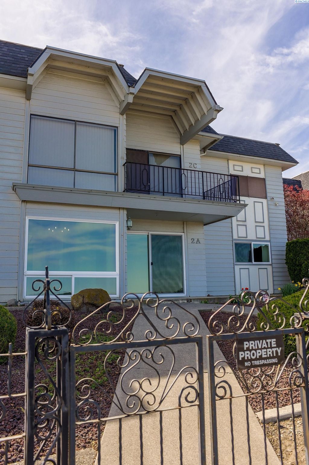 Photo of 2401 W Canal Dr Apt 2a Dr, Kennewick, WA 99336 (MLS # 291731)