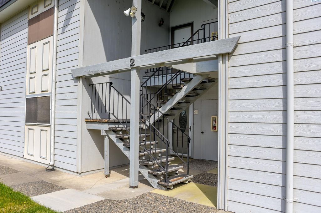 Photo of 2401 W Canal Dr Apt 2a Dr, Kennewick, WA 99336 (MLS # 291731)