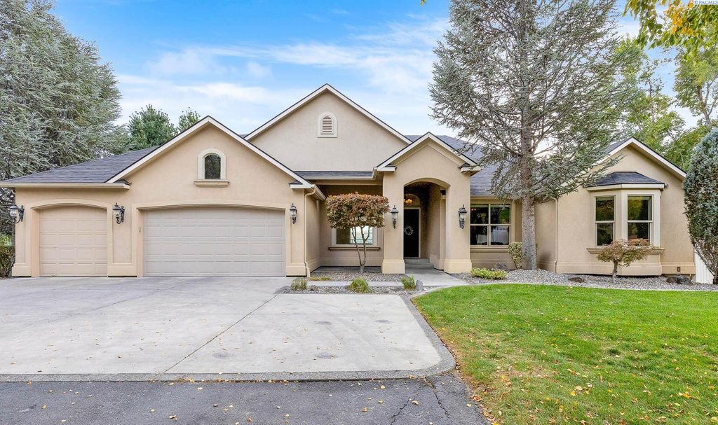 Photo of 241 Kristen Ln, Kennewick, WA 99338 (MLS # 288307)