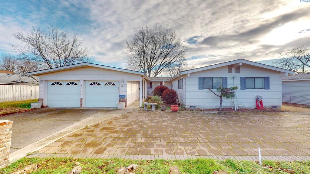 Photo of 822 SE 12th Street, College Place, WA 99324 (MLS # 289518)