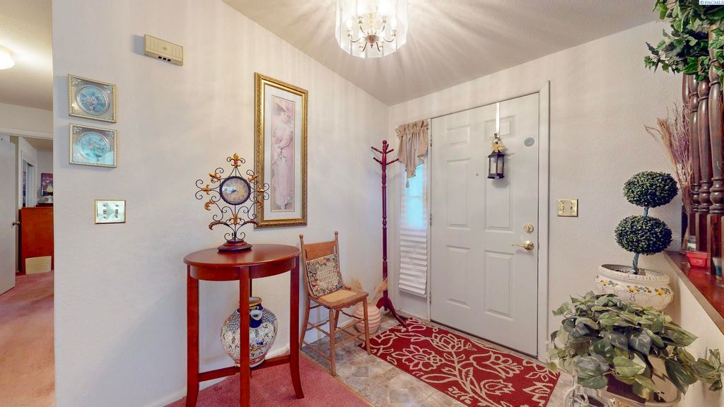 Photo of 822 SE 12th Street, College Place, WA 99324 (MLS # 289518)