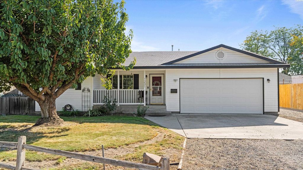 Photo of 1231 W 1st Ave, Kennewick, WA 99336 (MLS # 287796)