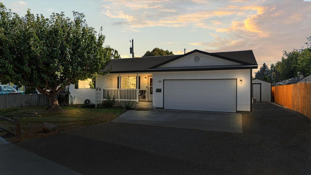 Photo of 1231 W 1st Ave, Kennewick, WA 99336 (MLS # 287796)
