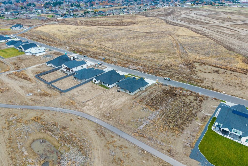 Photo of 2887 Savanna Ave, Richland, WA 99352 (MLS # 292641)