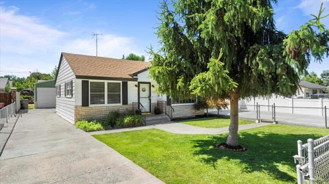 Photo of 102 S Rainier St, Kennewick, WA 99336 (MLS # 288853)