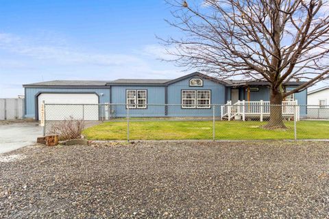 Photo of 34702 N Flagstone Drive, Benton City, WA 99320 (MLS # 289645)