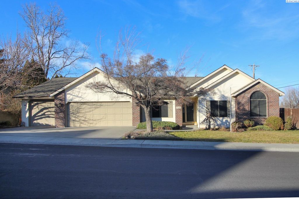 Photo of 102 View Meadows Court, Richland, WA 99352 (MLS # 290476)