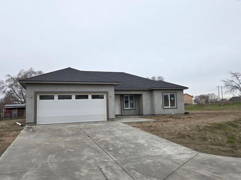 Photo of 2150 S Elm Place, Kennewick, WA 99337 (MLS # 290489)