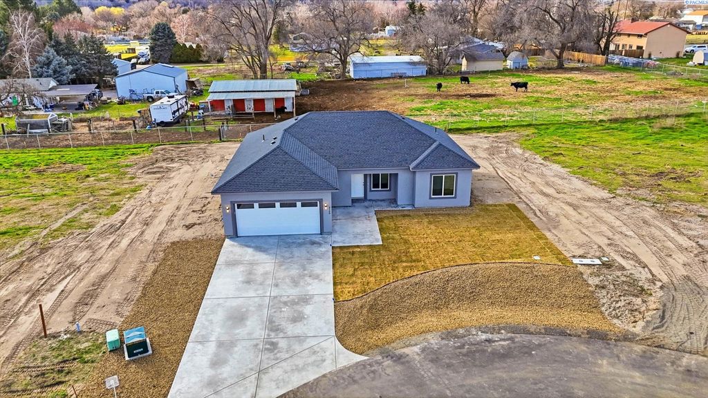 Photo of 2150 S Elm Place, Kennewick, WA 99337 (MLS # 290489)