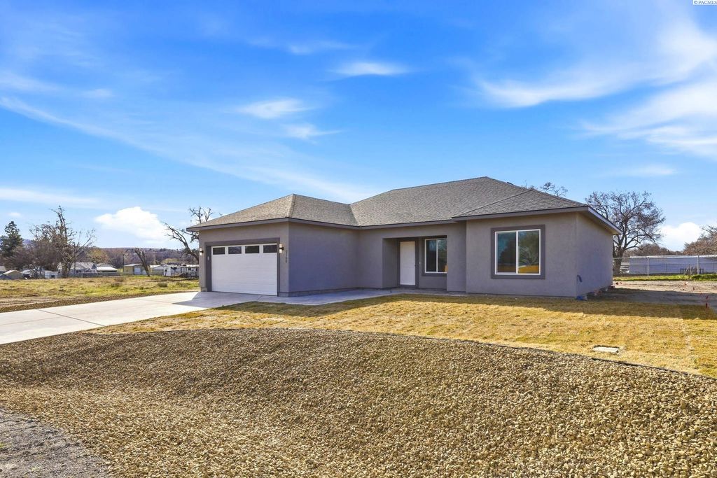 Photo of 2150 S Elm Place, Kennewick, WA 99337 (MLS # 290489)