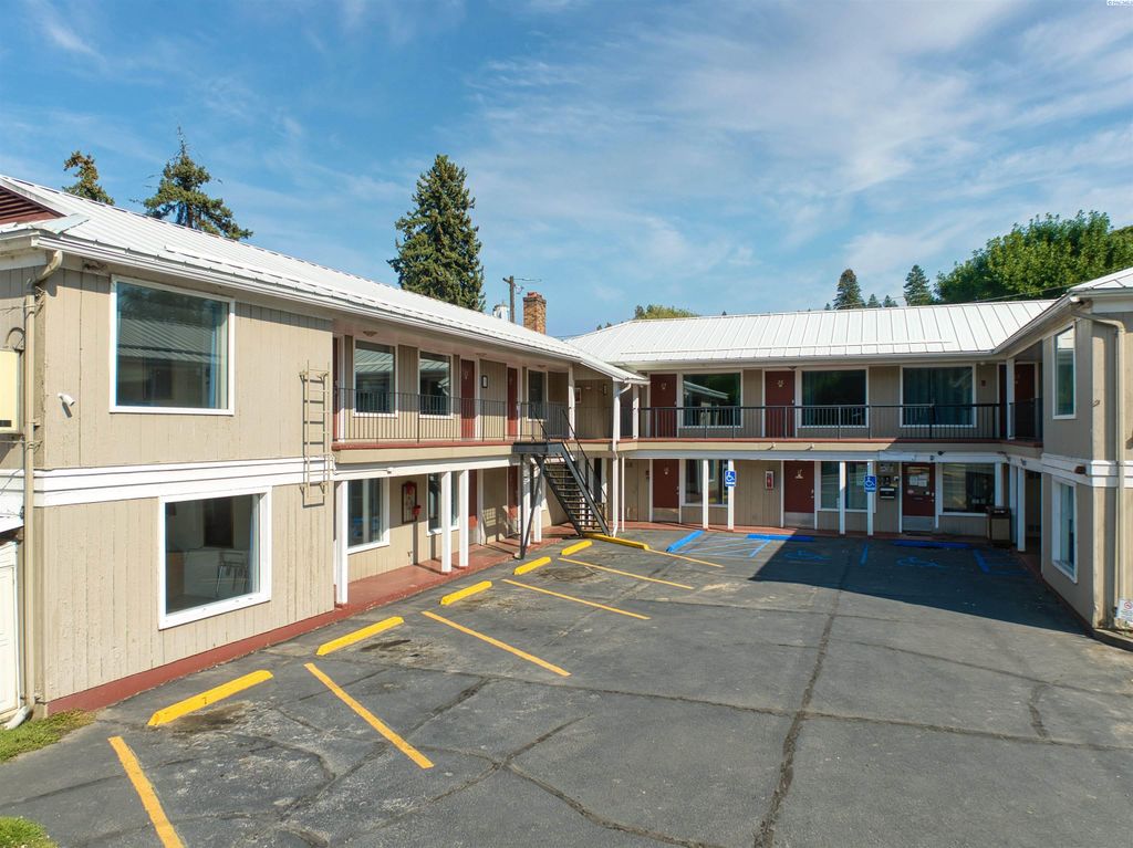 Photo of 615 S Main St, Colfax, WA (MLS # 287813)