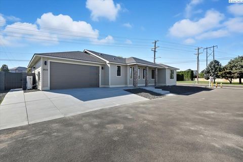 Photo of 1821 S Union St, Kennewick, WA 99338 (MLS # 278807)