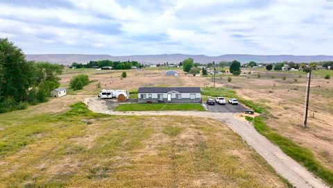 Photo of 174958 W Apricot Rd, Grandview, WA 98930 (MLS # 292881)