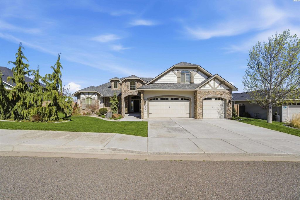 Photo of 1898 W 52nd Ave, Kennewick, WA 99337 (MLS # 291613)