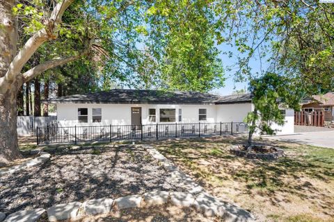 Photo of 3232 W 7th Ave, Kennewick, WA 99336 (MLS # 292545)