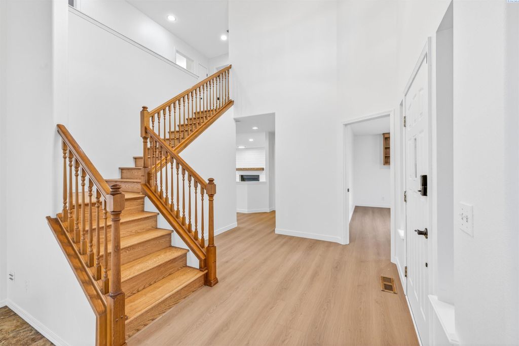 Photo of 1631 Elementary Street, Richland, WA 99352 (MLS # 292364)