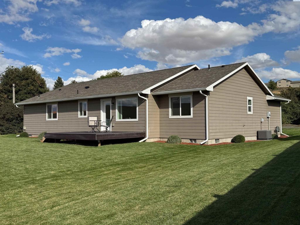Photo of 125 N Brockway Dr, Rosalia, WA 99170 (MLS # 287936)