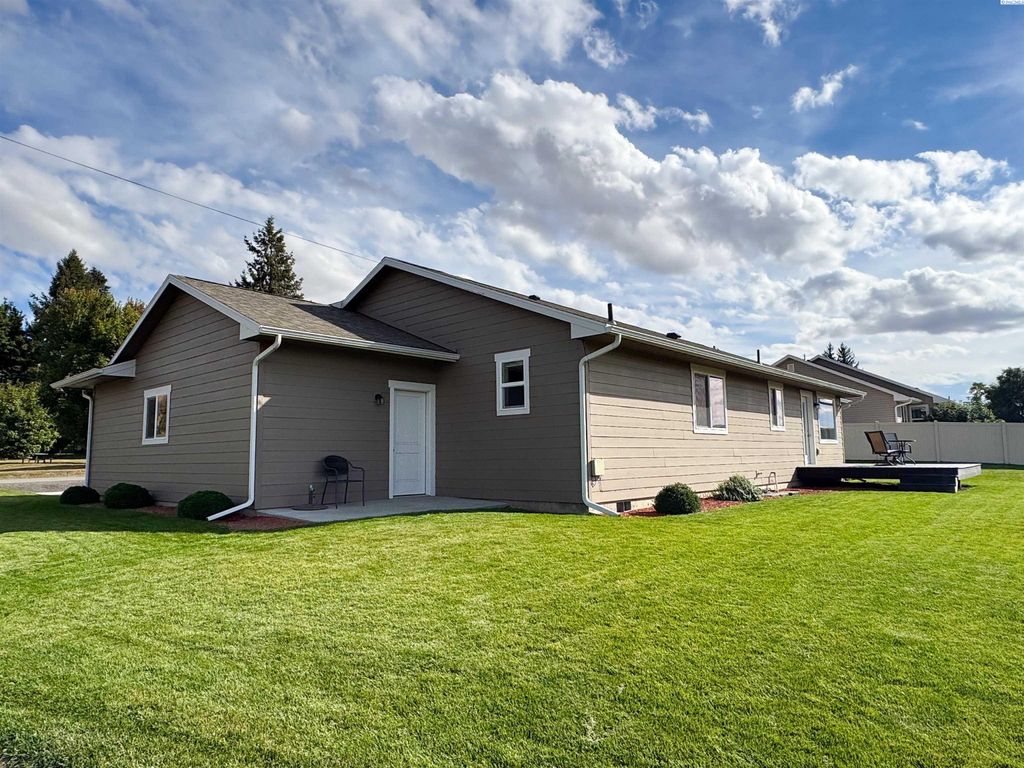 Photo of 125 N Brockway Dr, Rosalia, WA 99170 (MLS # 287936)