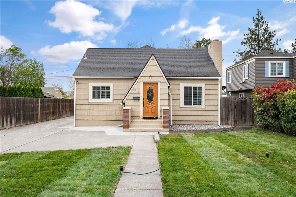 Photo of 1315 W Kennewick Ave, Kennewick, WA 99336 (MLS # 292255)