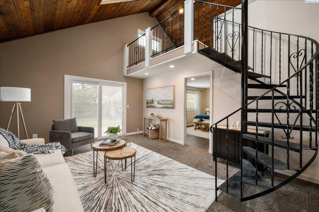 Photo of 1315 W Kennewick Ave, Kennewick, WA 99336 (MLS # 292255)