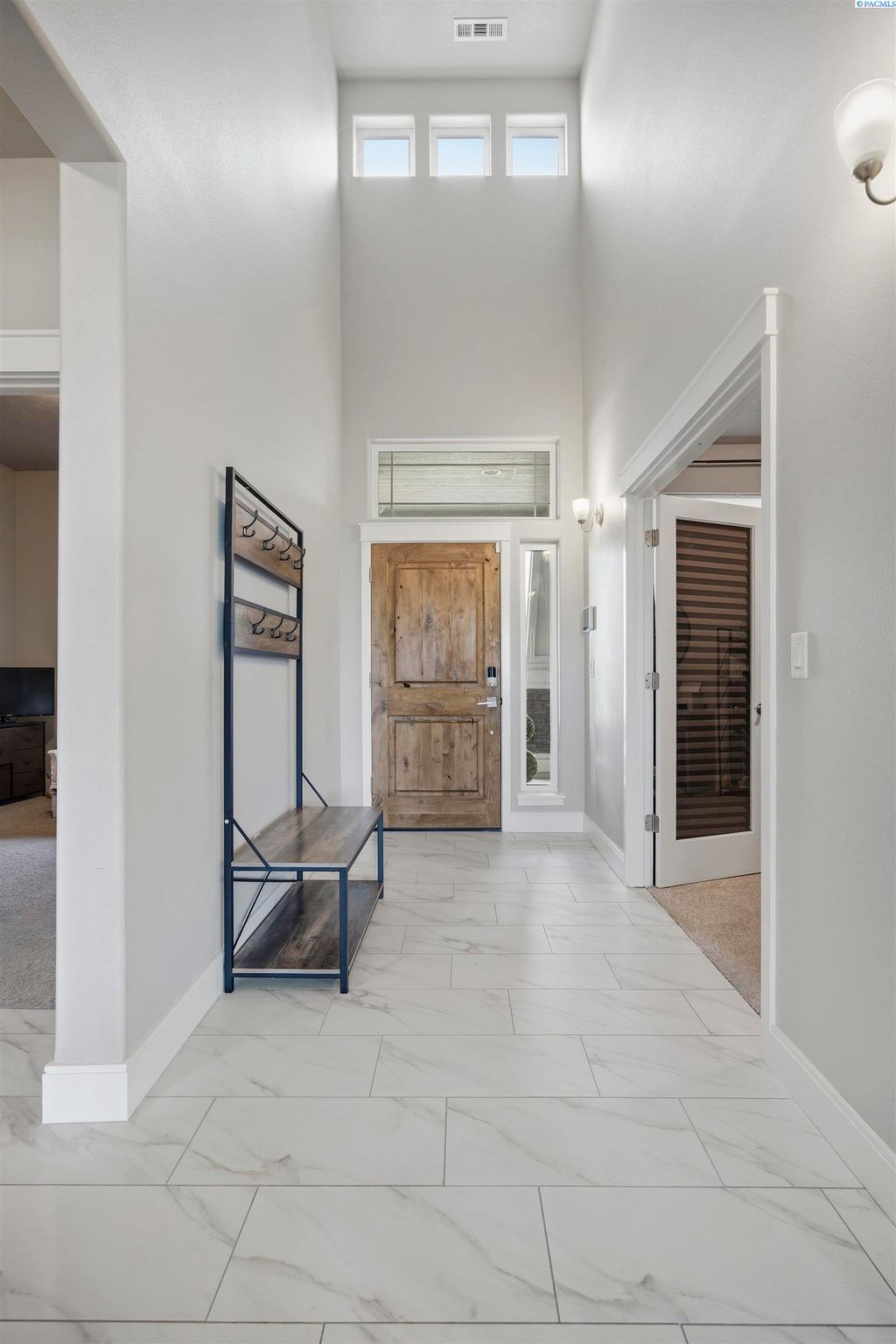 Photo of 1511 59th Court, Pasco, WA 99301 (MLS # 292110)