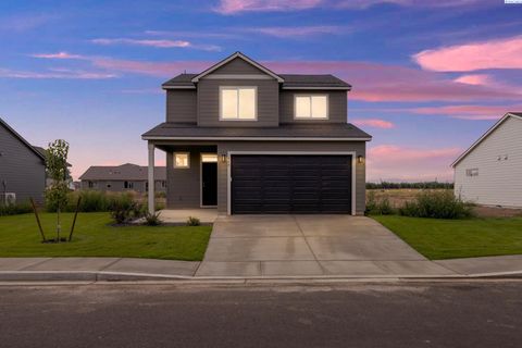 Photo of 400 Amberly Ave, Grandview, WA 99352 (MLS # 287636)