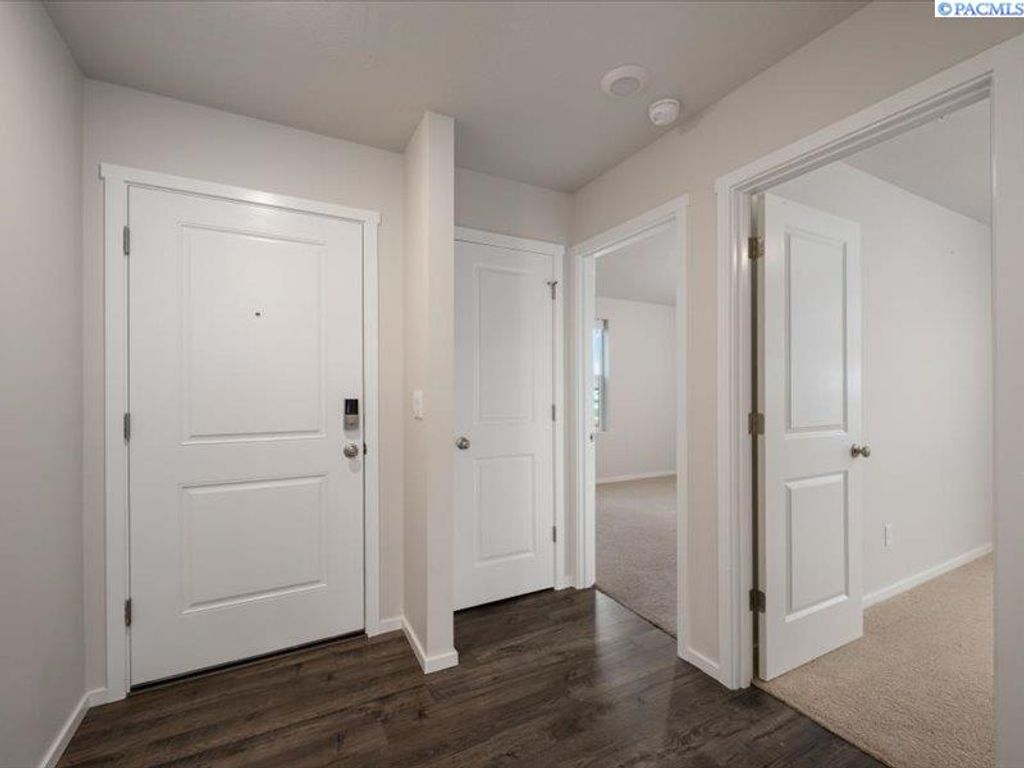 Photo of 11329 Dunsmuir Drive, Pasco, WA 99301 (MLS # 292399)