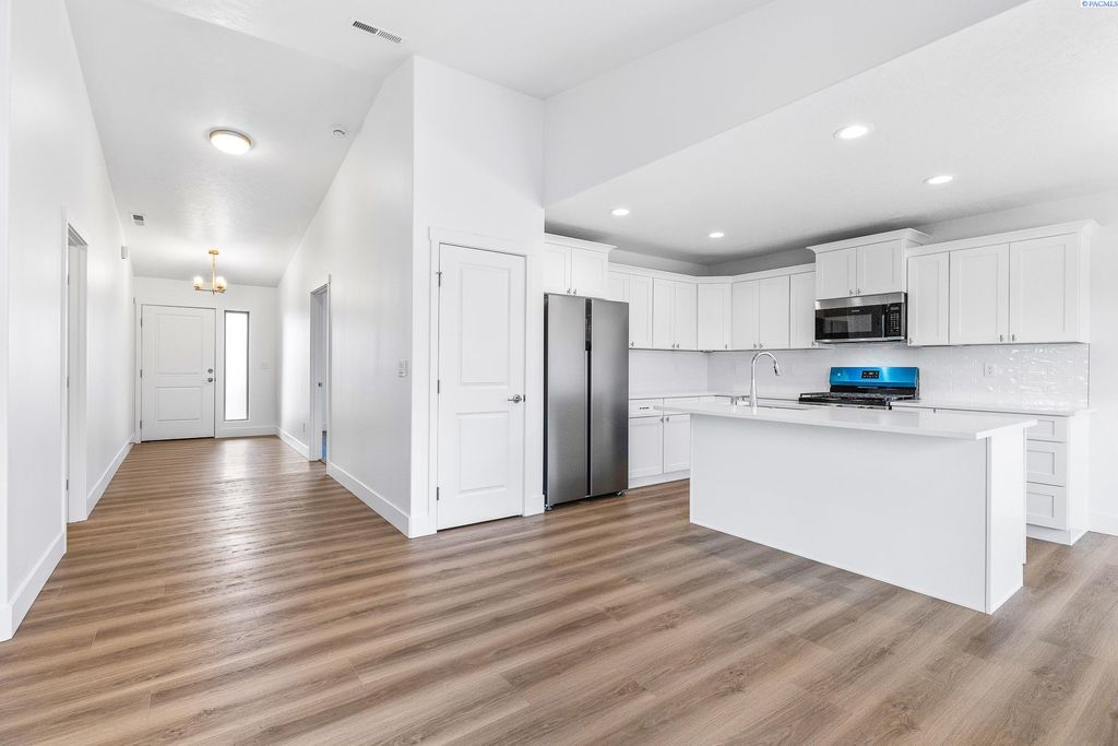 Photo of 2835 S Penn St, Kennewick, WA 99338 (MLS # 288332)
