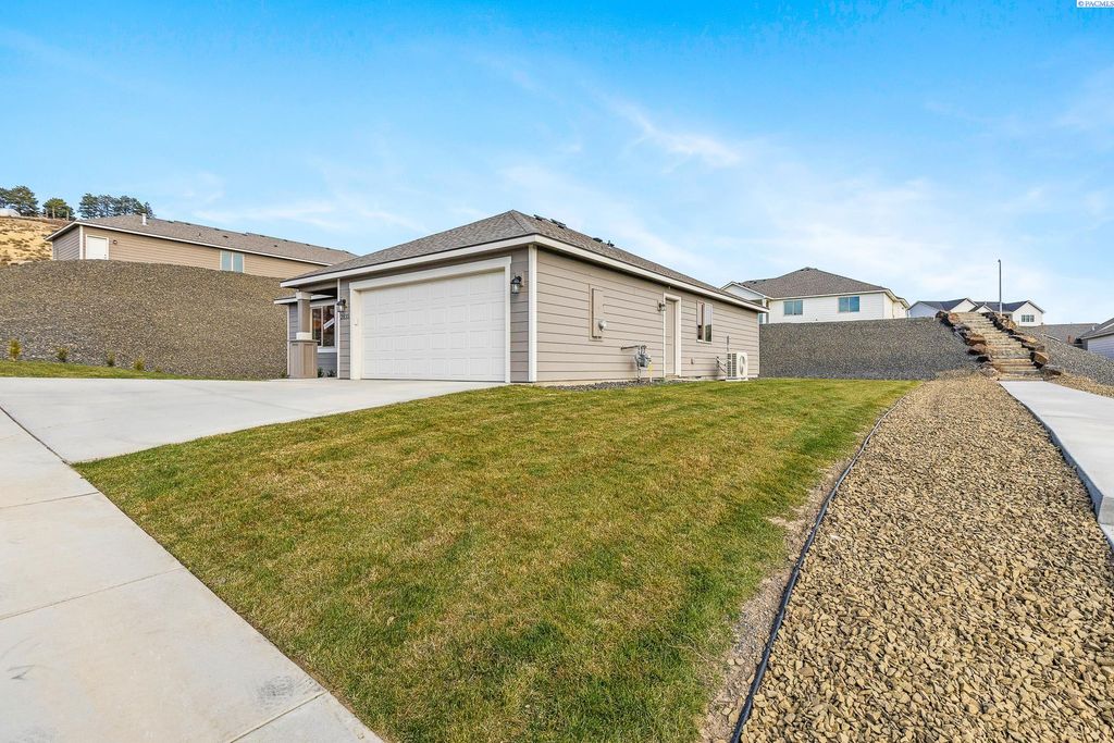 Photo of 2835 S Penn St, Kennewick, WA 99338 (MLS # 288332)