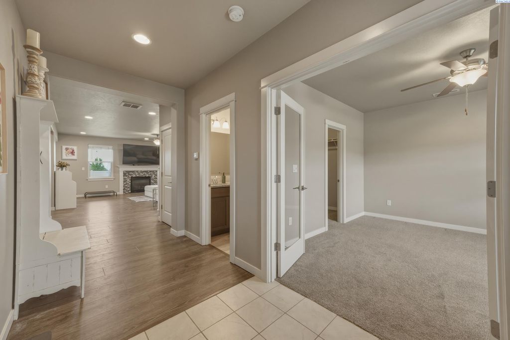 Photo of 3070 Duval Loop, Richland, WA 99352 (MLS # 292137)