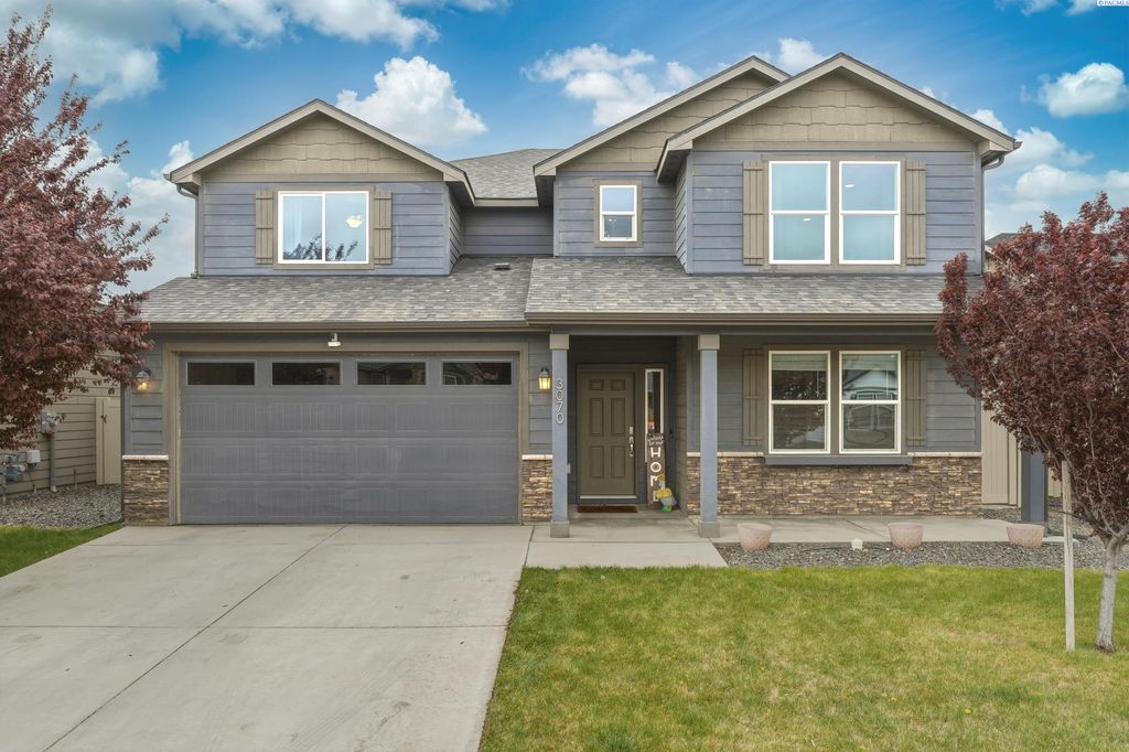 Photo of 3070 Duval Loop, Richland, WA 99352 (MLS # 292137)