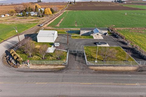 Photo of 481 Woodworth Rd, Grandview, WA 98930 (MLS # 290839)