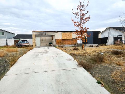 Photo of 403 S Cedar Ave, Pasco, WA 99301 (MLS # 288791)