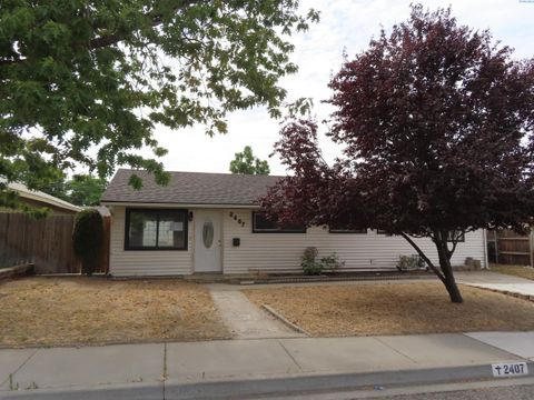 Photo of 2407 Duportail St, Richland, WA 99352 (MLS # 286457)