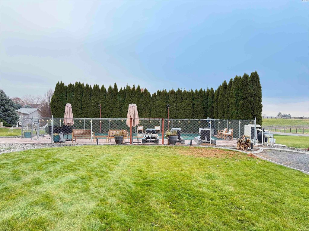 Photo of 5620 W Dradie St, Pasco, WA 99301 (MLS # 289226)