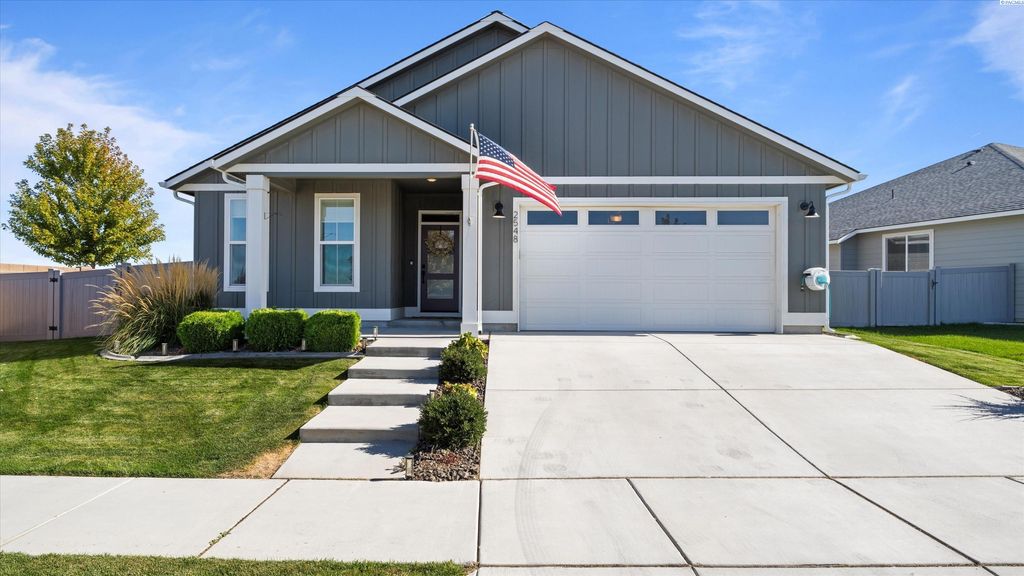 Photo of 2548 Clark Ridge Dr, Richland, WA 99352 (MLS # 289195)