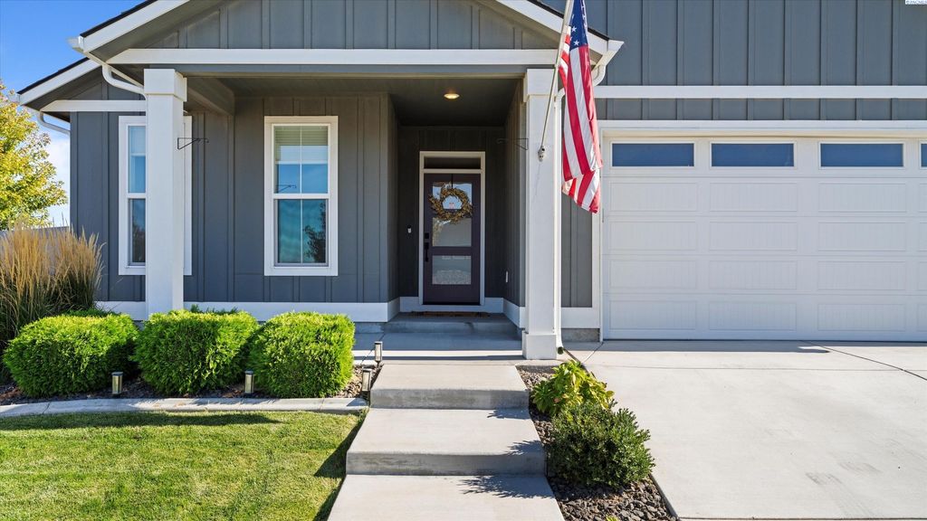 Photo of 2548 Clark Ridge Dr, Richland, WA 99352 (MLS # 289195)