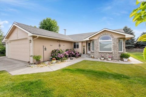 Photo of 901 Sirron AVE, Richland, WA 99352 (MLS # 293472)