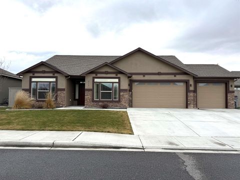 Photo of 2772 Grayhawk Loop, Richland, WA 99354 (MLS # 290579)
