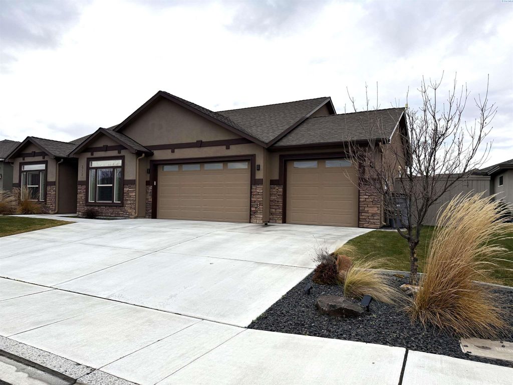 Photo of 2772 Grayhawk Loop, Richland, WA 99354 (MLS # 290579)