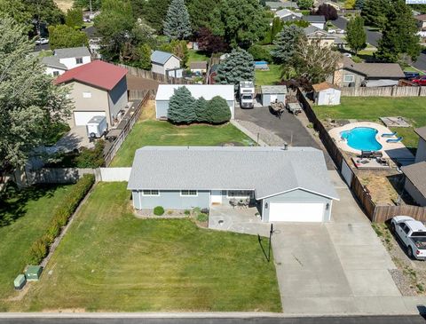 Photo of 4805 S Jean St, Kennewick, WA 99337 (MLS # 287998)