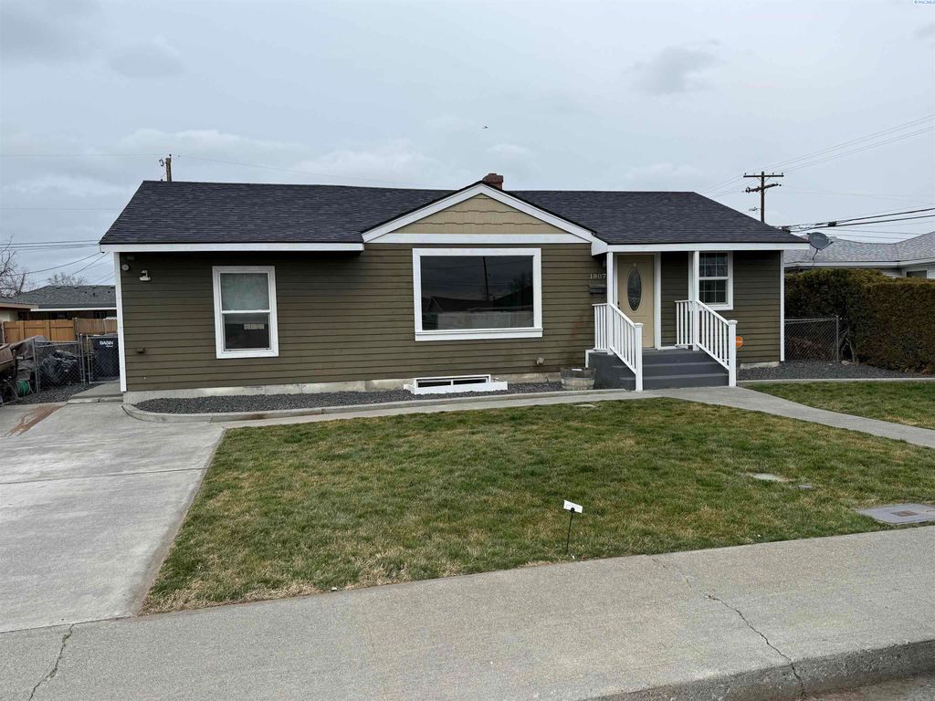 Photo of 1807 W Henry St #Pasco, Pasco, WA 99301 (MLS # 290645)