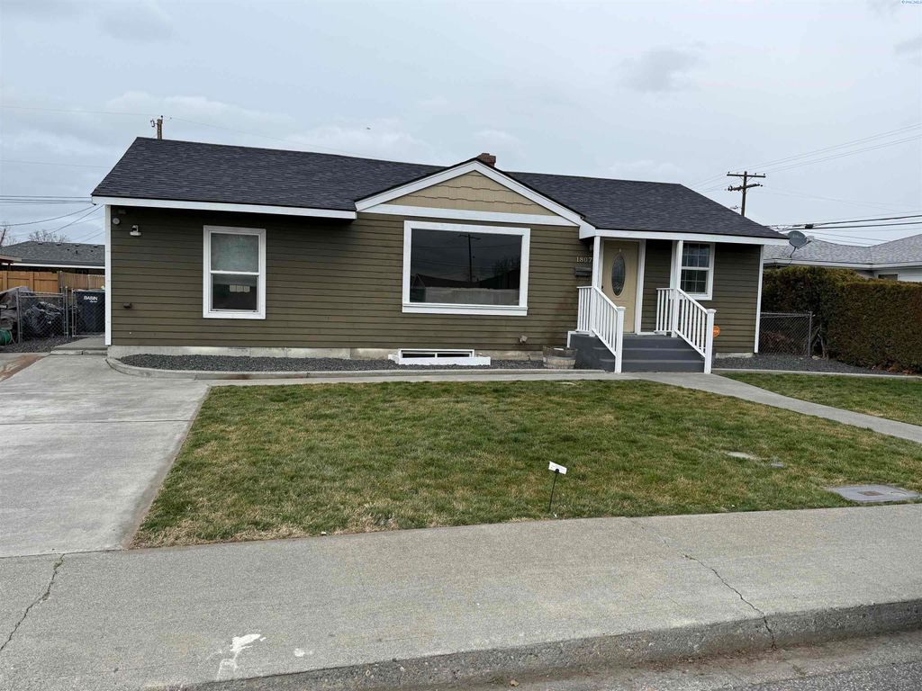 Photo of 1807 W Henry St #Pasco, Pasco, WA 99301 (MLS # 290645)