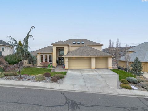 Photo of 1244 Glenwood Court, Richland, WA 99352 (MLS # 289369)